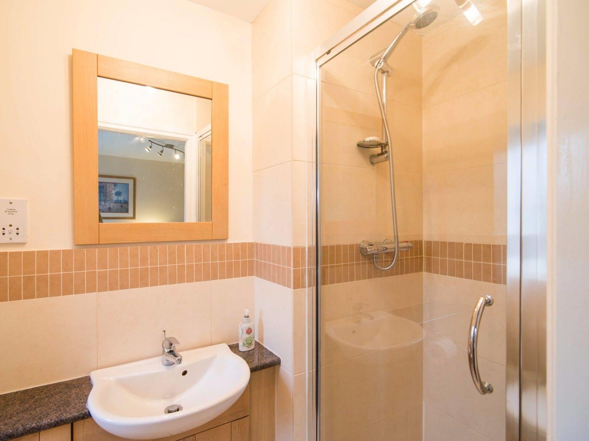Ayuda House Hotell Altrincham Eksteriør bilde