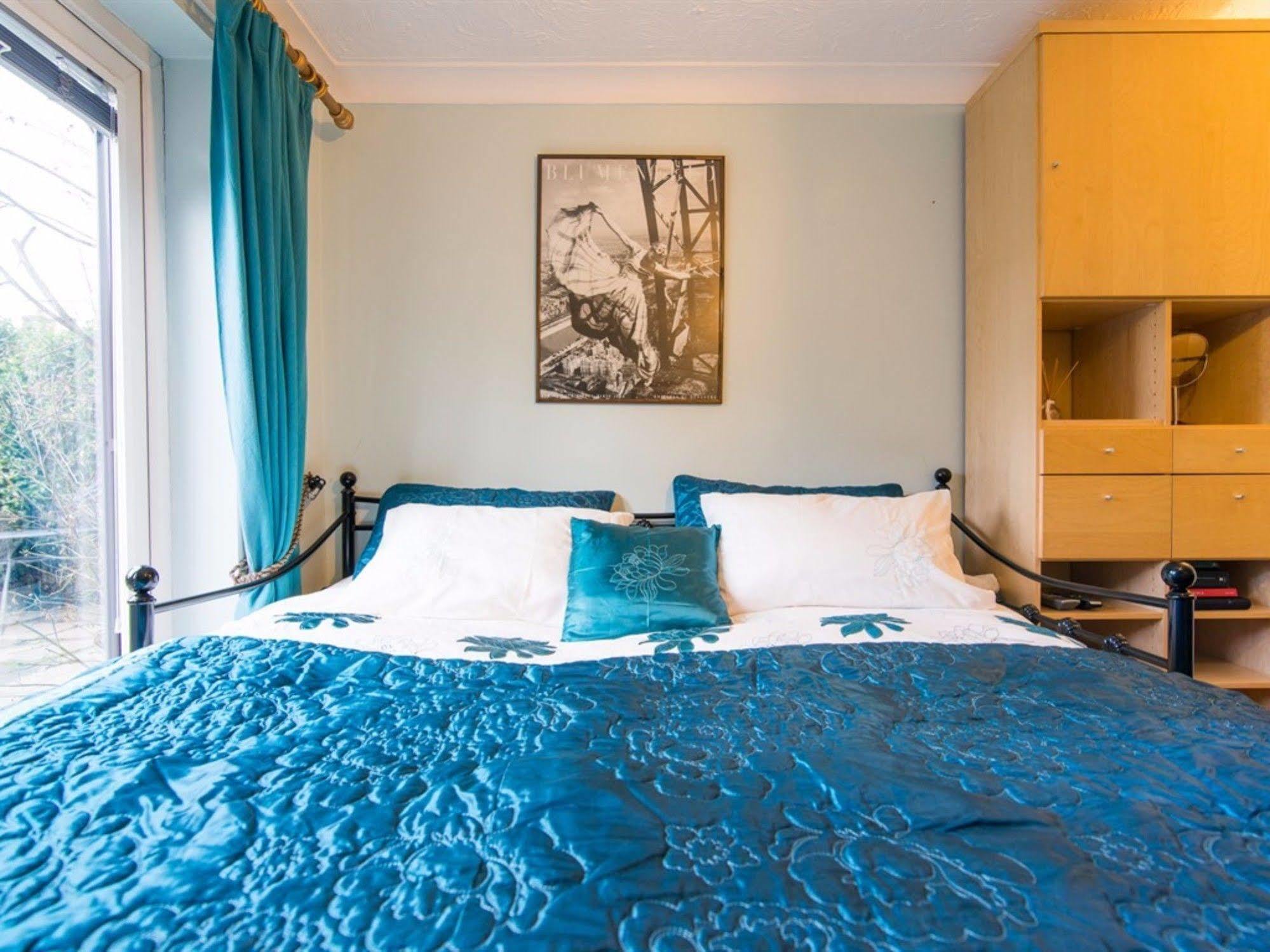 Ayuda House Hotell Altrincham Eksteriør bilde