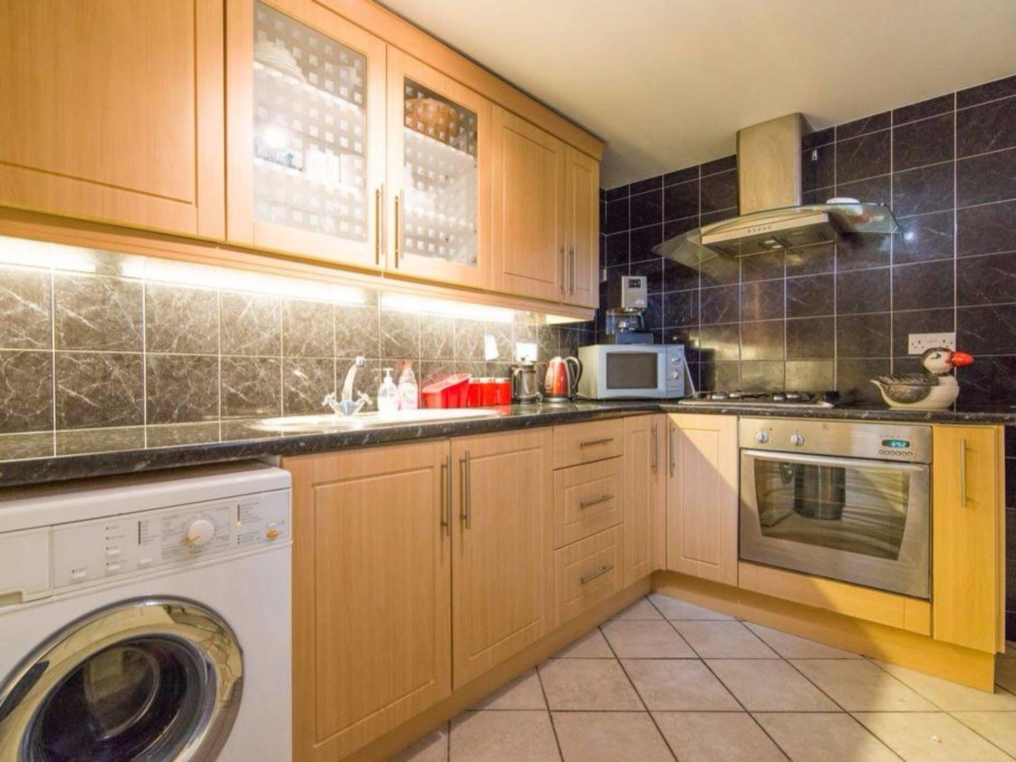 Ayuda House Hotell Altrincham Eksteriør bilde