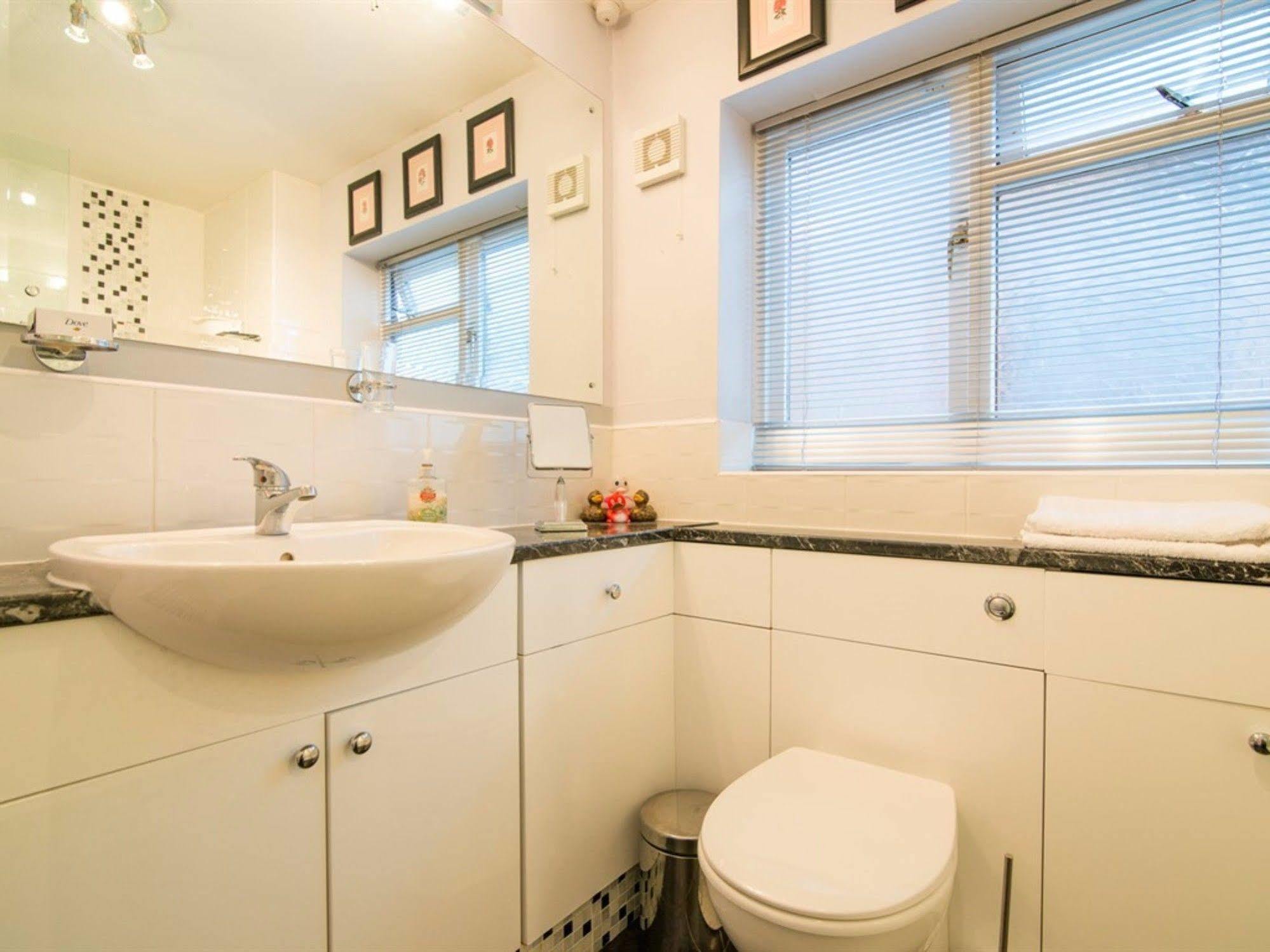Ayuda House Hotell Altrincham Eksteriør bilde