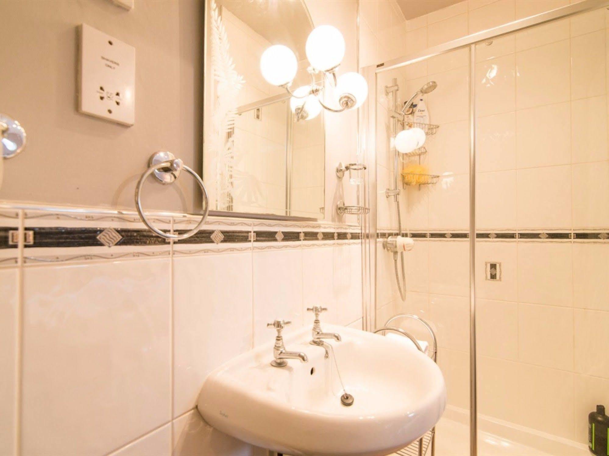 Ayuda House Hotell Altrincham Eksteriør bilde